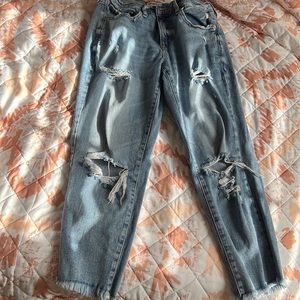 Cute ripped jeans! Size 5